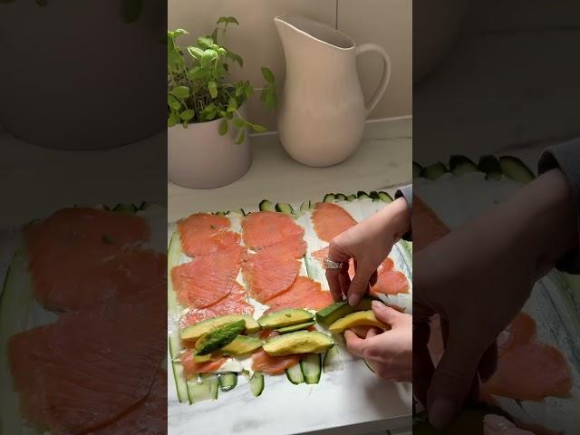 Gurken Sushi Der perfekte Snack für den Sommer! Zutaten: Gurke Frischkäse Lachs Avocado Salat