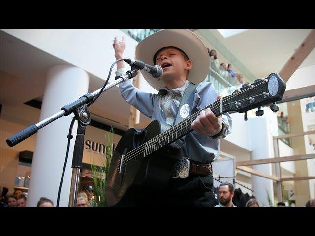 Internet star "Yodel Boy" packs the Core