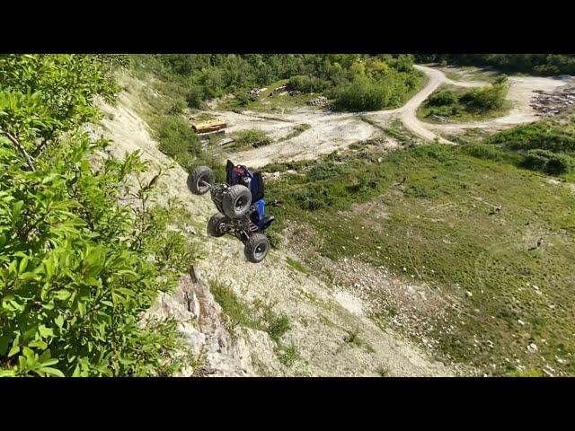 JETER UN QUAD D’UNE FALAISE !