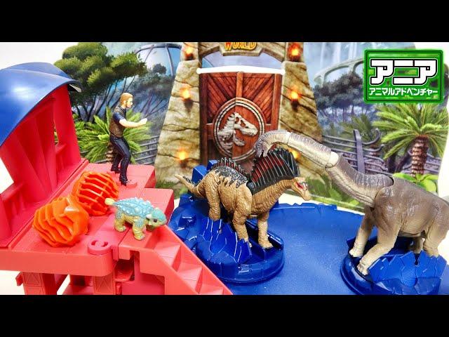 Ania Jurassic World Survival Camp Battle! Battle Mountain You can battle with dinosaur figures!