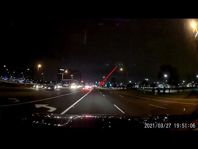 [IL - USA] Barely Visible Pedestrian Crossing Highway at Night - Oakbrook, IL - Dash Cam 2021