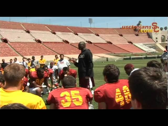 Keyshawn Johnson talks to USC football team