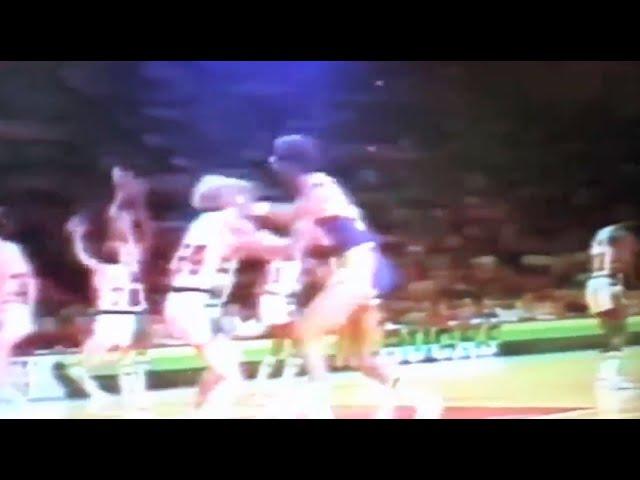 Kareem Abdul Jabbar KNOCKS OUT Kent Benson