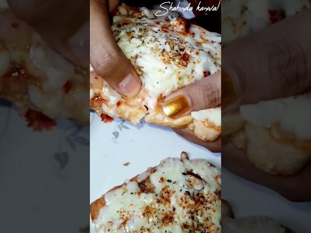 Cheese Pull || Cheese burst chicken pizza  ||  shahinda kanwal #shorts #pizza