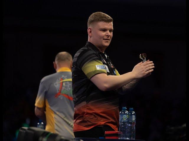 Mike de Decker on defying NINE-DARTER from Darius Labanauskas: "Maybe it did affect him"