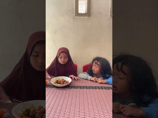 TIAN GA SUKA PEDAS #mukbang #mommychannel #food #makan #parentingid #funny