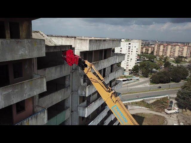 Scampia, attacco alla Vela verde: 40 giorni per demolire il simbolo di Gomorra