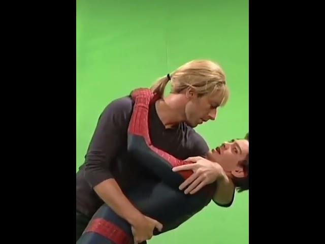Эндрю поцеловал человека на съёмках#maketasm3 #гей