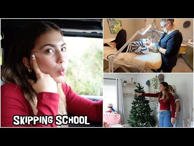 Skipping School / Decorating /Unboxing | VLOGMAS DAY 10