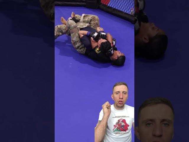 Женщина и мужик по правилам ММА