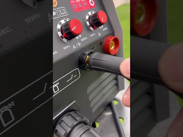 Инверторный сварочный аппарат Ресанта в действии Great welder work!