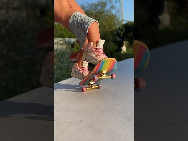 girls can skate too #miniature #fingerhustler