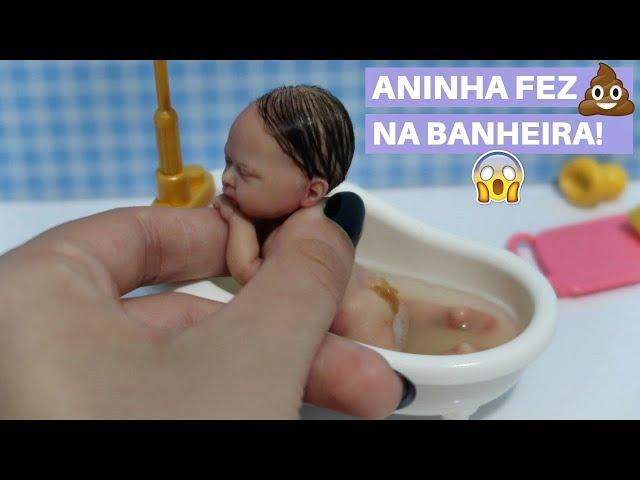 ANINHA FEZ  NA BANHEIRA!  MINI BEBÊ REBORN DE SILICONE SÓLIDO!