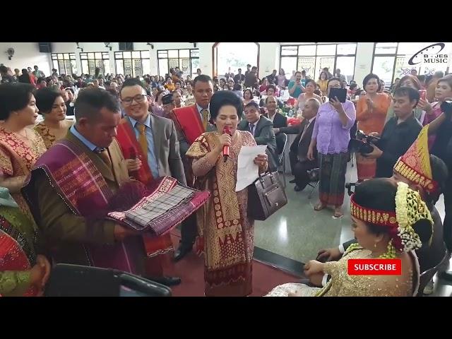 Prosesi Ulos Hela Pengantin - Pernikahan Adat Batak Harry Marbun & Bunga lbn Tobing