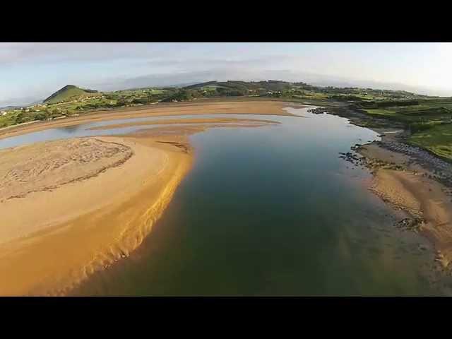 Playa de Liencres, dunas y ría desde el aire