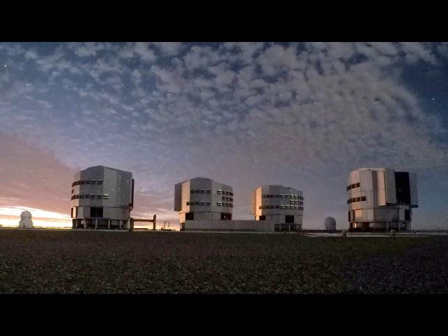 A cloudy Night at Paranal (VLT)