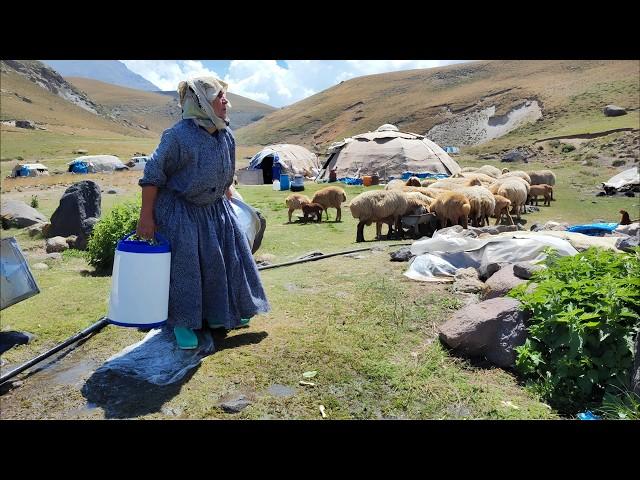 Peace in the nomadic al-Achiq: traditional life with an old woman and an old man in the mountains