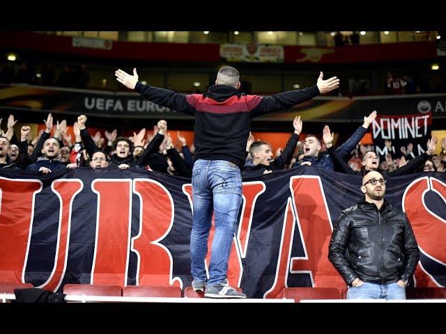 Curva Sud Milano a Londra - il settore ospiti canta ad oltranza con il Milan ormai eliminato