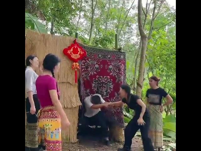 旅游在西双版纳的大山里遇到了 好多 漂亮 小阿妹 都是单身 有招上门女婿的  #农村生活 #记录真实生活#真实生活2024 #西助农行 #农村生活