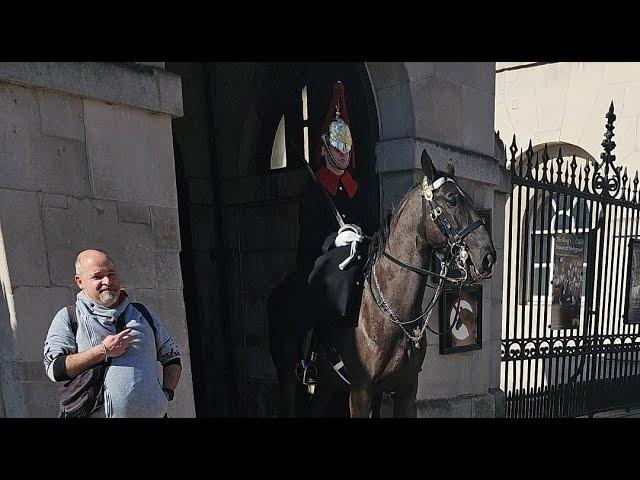 Mike & Jd TV is live at HORSE GUARD [ LOVELY  DAY ]