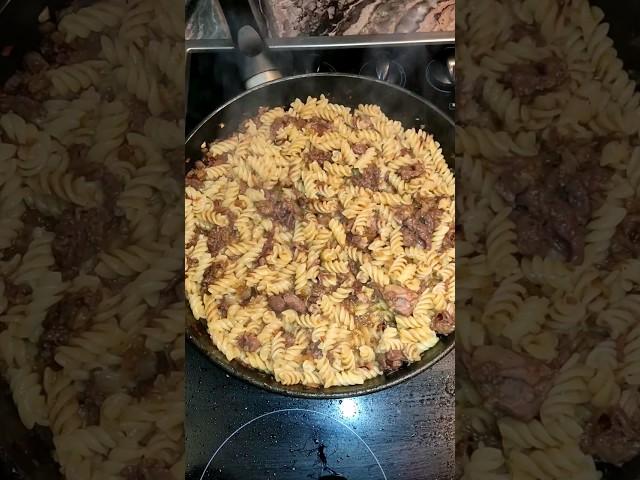 УЖИН ЗА 5 МИНУТ БЫСТРО ЛЕГКО ВКУСНО#тушенка #паста #говядина#свинина #макароны#рецепты#сочно_мощно
