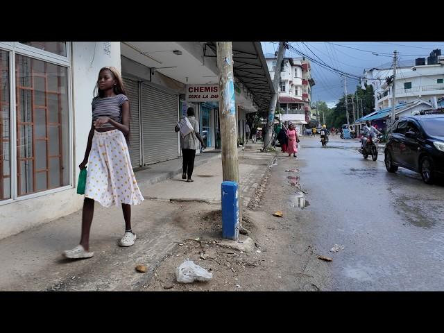 Mtwapa, Kenya: Day & Night Out On The Streets