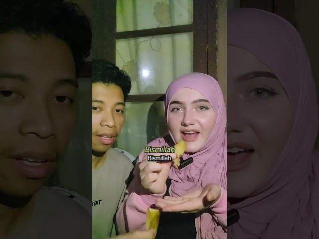 Nyobain makan bambu teman" | Trying to eat bamboo #funny #buleamerika #mukbang #bule #bulerusia