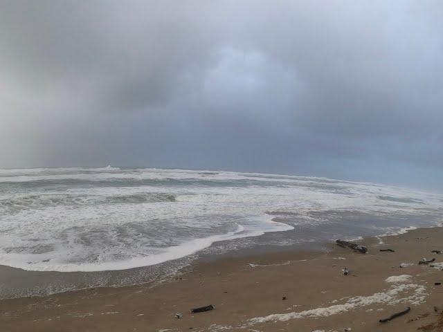 30 Foot Waves-High Tide after 70 miles Winds hit Oregon Coast