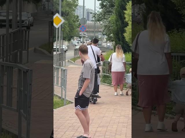 Вчетвером на самокате по Сочи