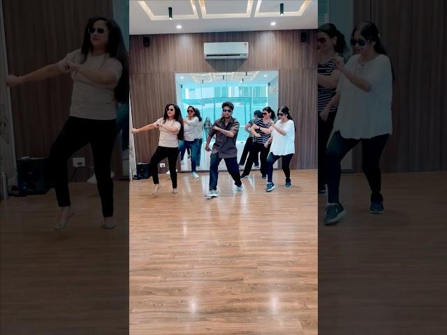 Gore gore mukhde pe kaala kaala chashma .  #dance #trendingshorts