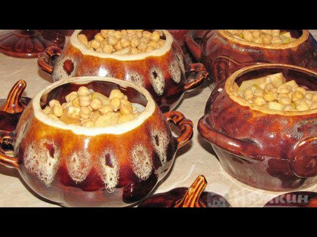 Azerbaijani piti soup in pots