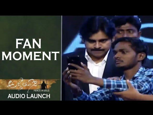 Fan_Takes_Selfie_With_Pawan_Kalyan_@_Agnyaathavaas