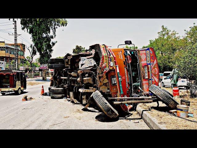 Top 3 Hino Truck Road Accident || The Front Axle was Broken Due to the Overload