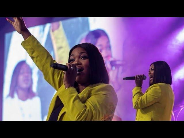 DEBORAH LUKALU  - IL EST LE PAPA LE PLUS RESPONSABLE + ADORATION MEDLEY [ ICC PARIS]