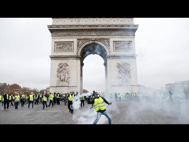 Heavy clashes in Paris as "Yellow Vest" activists start another day of protest