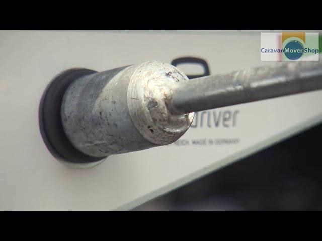 Reich Easydriver mover aankoppelen met slinger en accuboormachine. CaravanMoverShop review test.