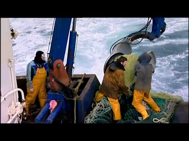 Trawlermen S01E02 - The Storm - BBC Documentary