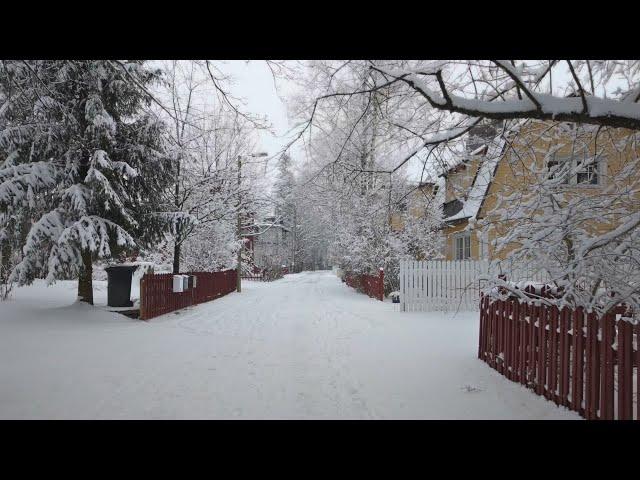 Snowy Spring in Finland️️April Snowfall Walk in Peaceful Helsinki Residential Area (Tapaninkylä)