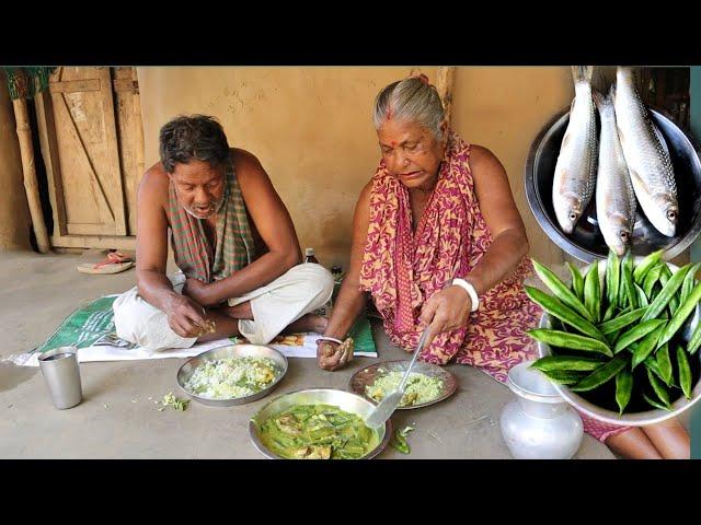 SMALL FISH curry with FRESH VEGETABLES cooking and eating by santali tribe Village Grandmother
