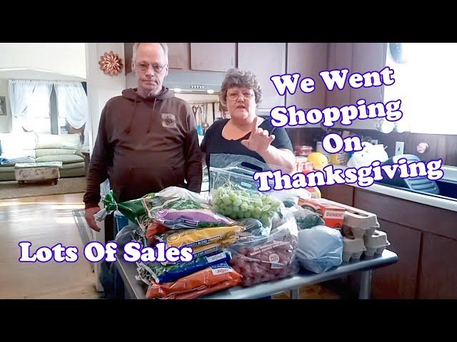 We Went Shopping On Thanksgiving | Lots Of Sales