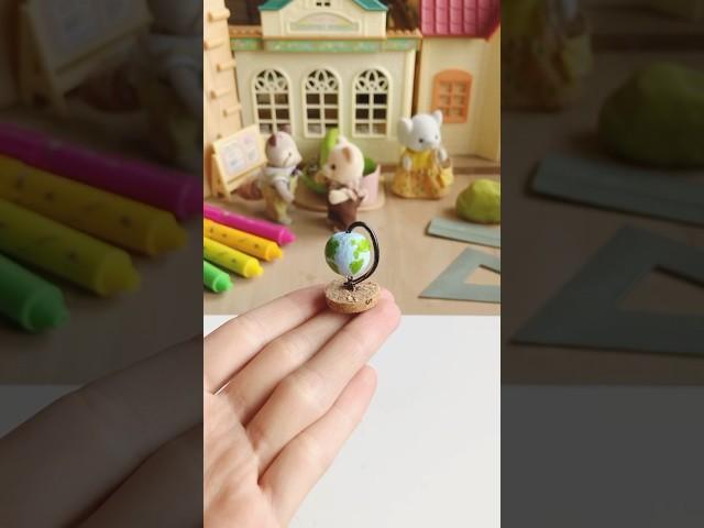 Diy : Globe en perle, fil de fer et liège miniature pour figurines #toys #diy #mini #cute #school