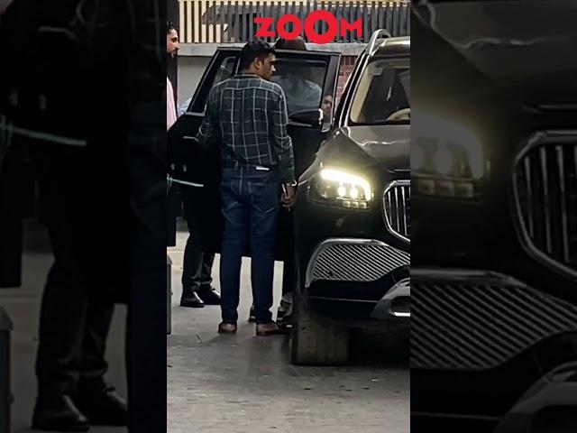 Kriti Sanon IGNORES paps request to pose for them as spotted outside a production house  #shorts