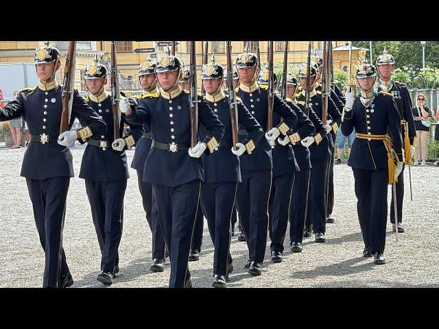 2024-08-14 Onsdag  Drottningholms Slott vaktavlösning Ing2 - Livgardet H.M.K.eget Livkompani