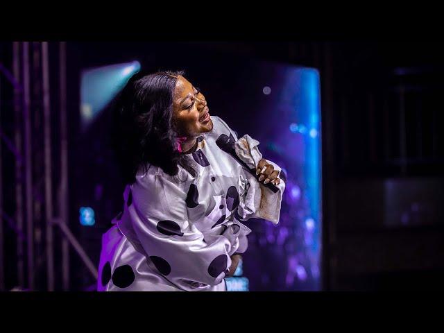 SUNMISOLA AGBEBI IN A DEEP WORSHIP ENCOUNTER MINISTRATION  