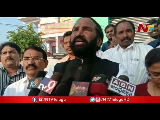 Uttam Kumar Reddy And Padmavathi Reddy Casts Their Vote || Municipal Polls 2020