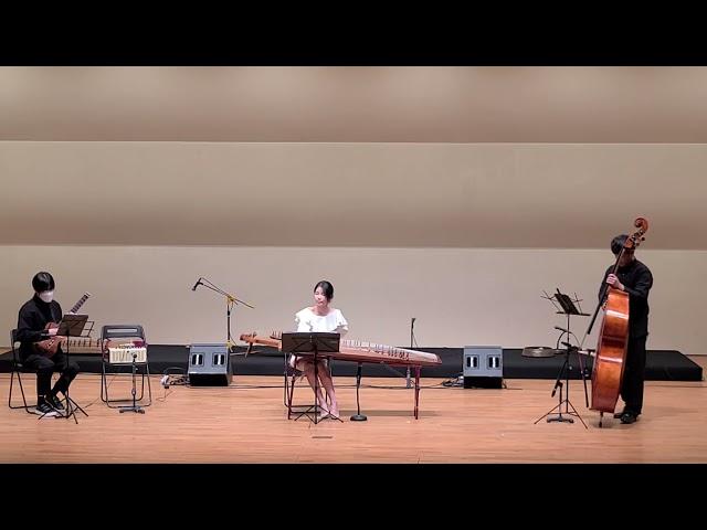 제7회 우리소리 아세헌 정기연주회 ㅡ웨딩거리의 초승달, 가야금탱고ㅡ겨울.       기타/이상욱, 더블베이스/정효준, 가야금/배유경