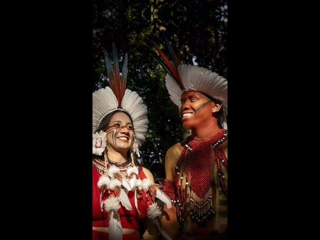 Sob a proteção ancestral: cenas de um casamento tradicional indígena