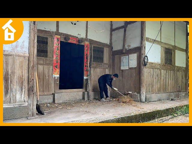 Leaving City ~ Man finds Abandoned Wooden House the Forest and Diy Restores| Free Life with two Dogs