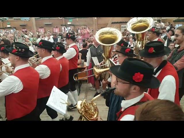 Musikkapelle Poing marschiert ins Festzelt Tradition auf der Oiden Wiesn München 2023 Oktoberfest