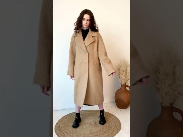 ПАЛЬТО ДВУБОРТНОЕ С РУКАВОМ РЕГЛАН СВЕТЛЫЙ КЭМЕЛ бренда ROZhkovA Шерсть 40%, альпака 30%, мохер 30%